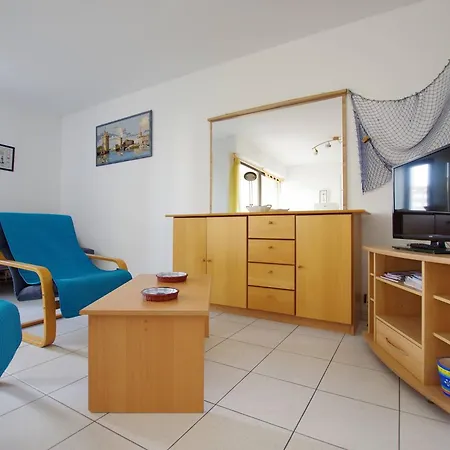 Appartement Meuble Avec Piscine - 4 Pers, - Fr-1-825-56 *
